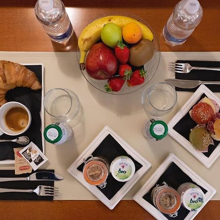 Hotel Posta 체치나 외부 사진