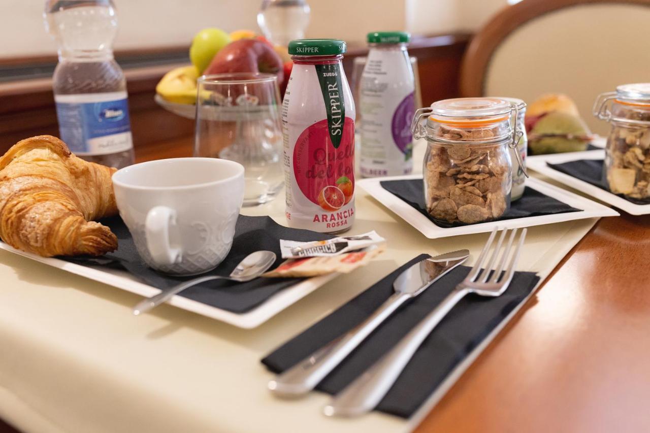 Hotel Posta 체치나 외부 사진