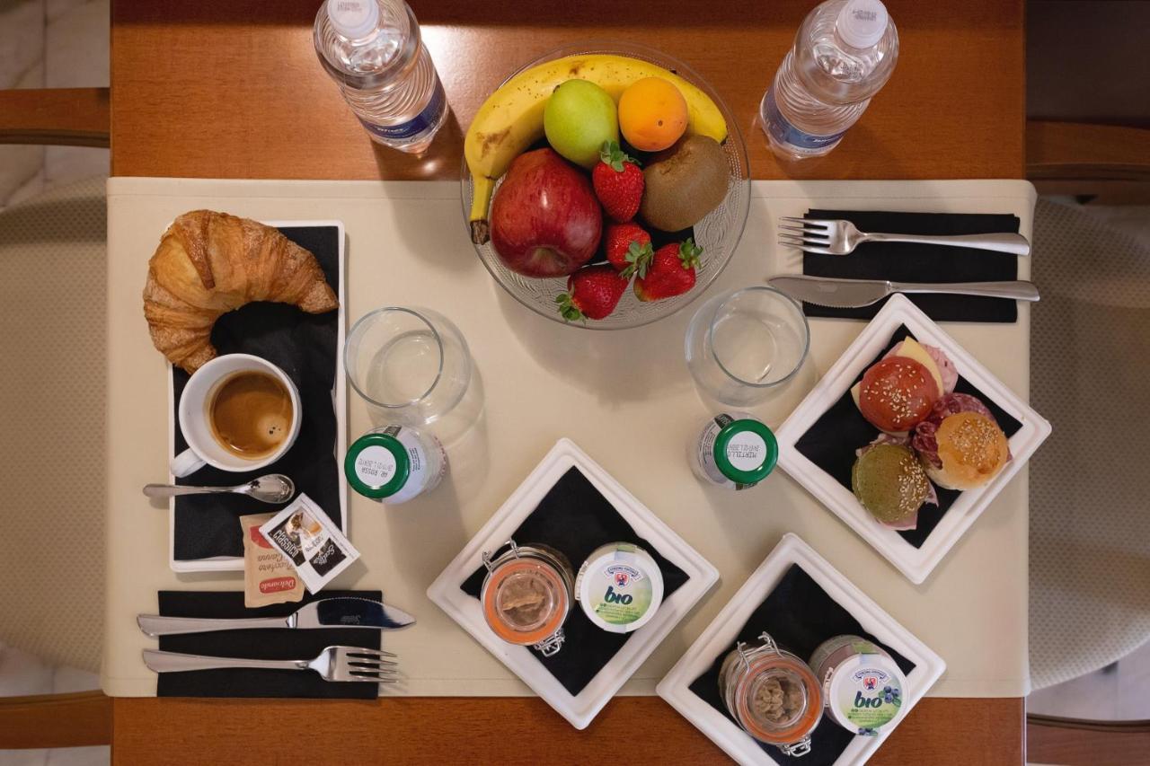 Hotel Posta 체치나 외부 사진