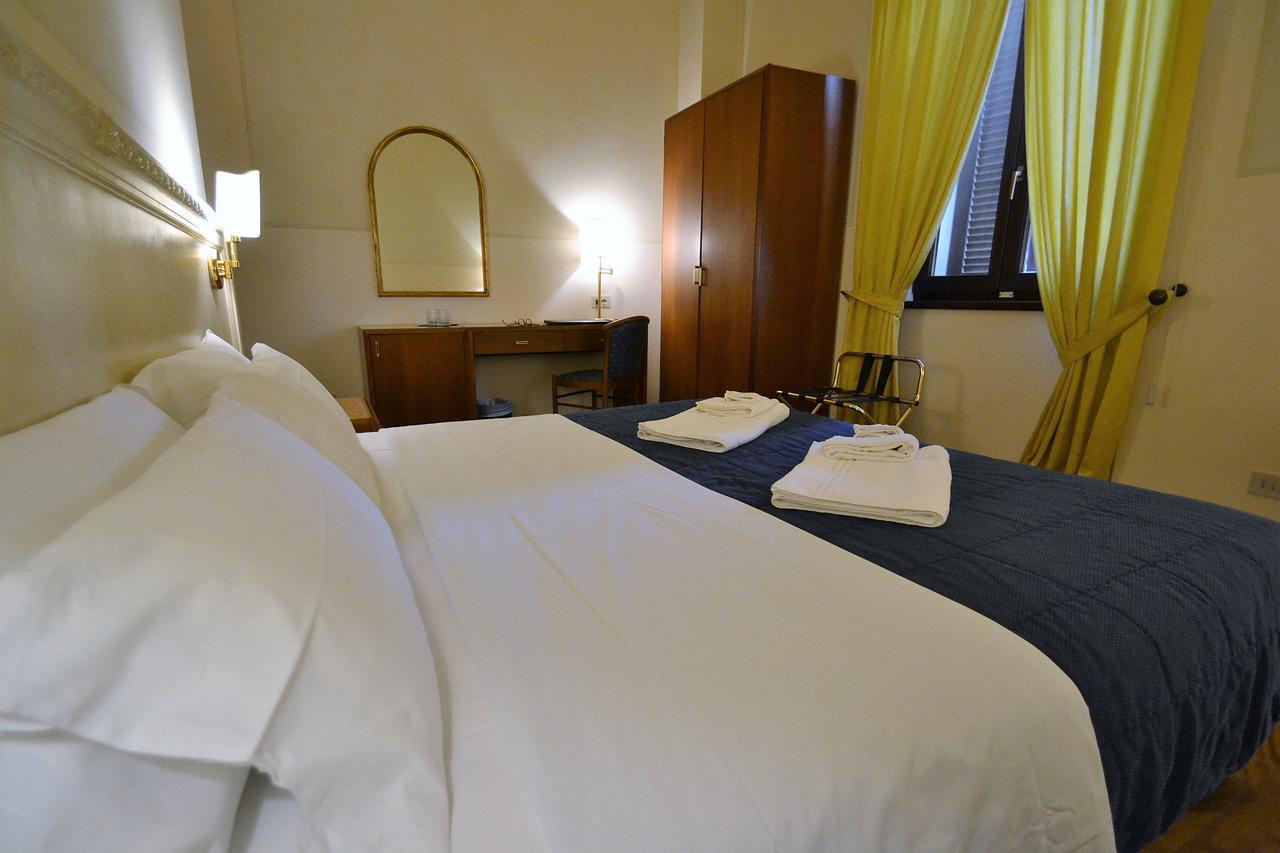 Hotel Posta 체치나 외부 사진