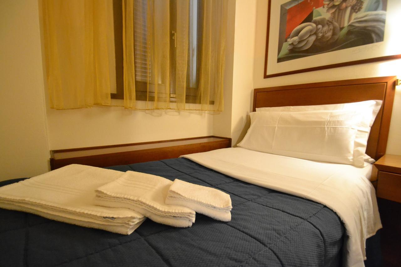 Hotel Posta 체치나 외부 사진