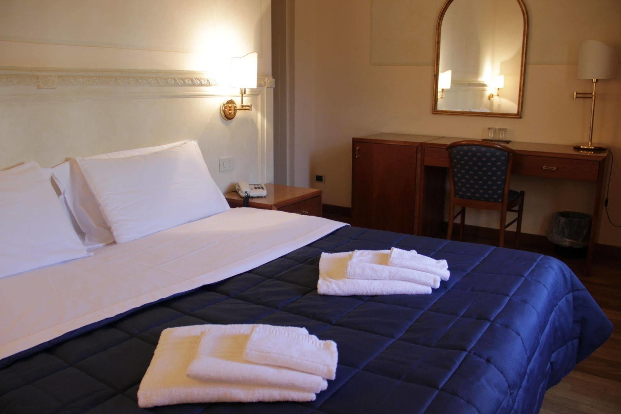 Hotel Posta 체치나 외부 사진